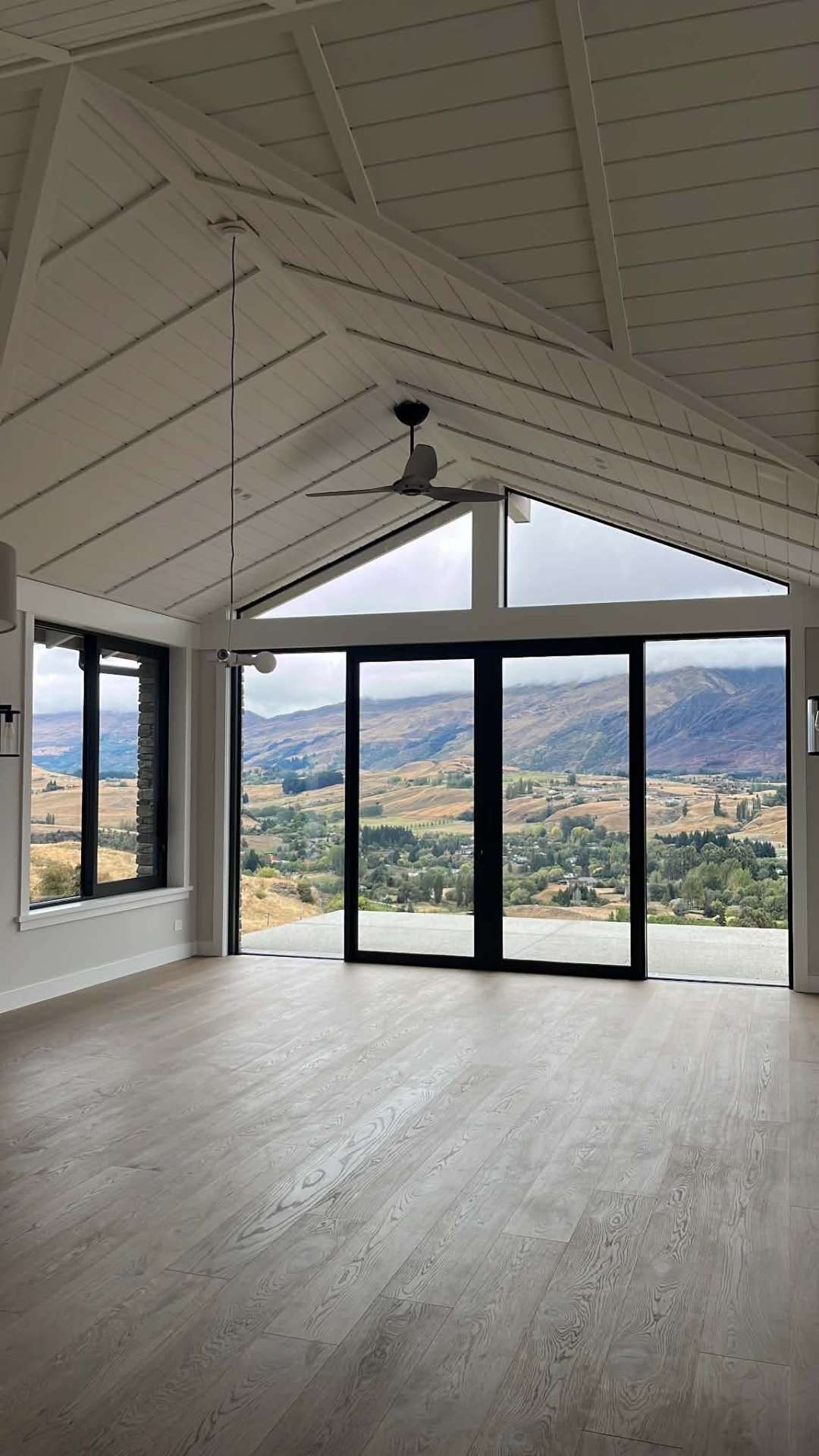 New build lounge with vaulted white ceiling and mountain view